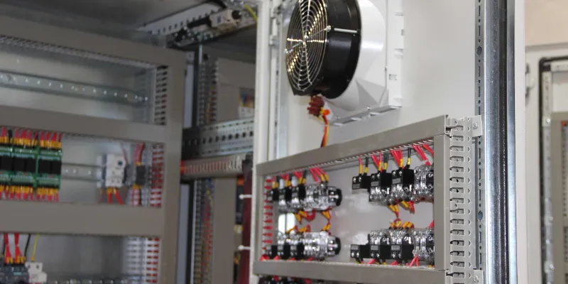 نصب و راه اندازی سیستم های برق و کنترل تاسیسات